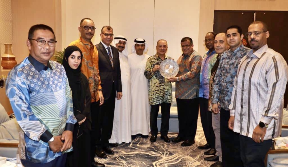 Dean of the Arab Diplomatic Corps in Malaysia and Yemen Ambassador to Malaysia, Adel Mohamed Ali Ba Hamid presenting a souvenir to Chief Minister Datuk Seri Panglima Hajiji Noor. — Borneo Post pic