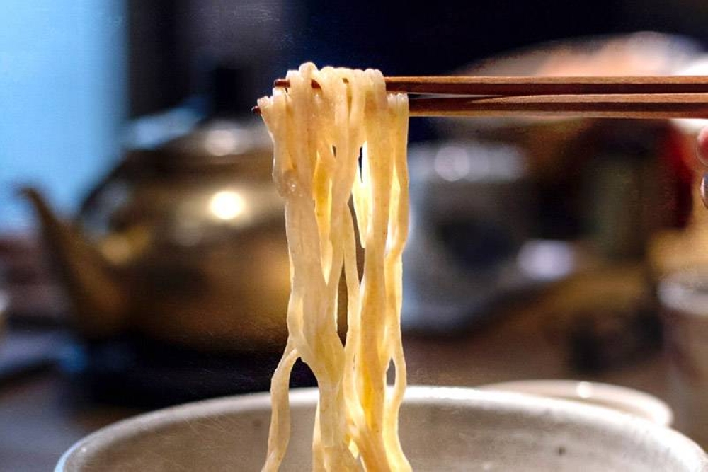 Every strand of ramen noodle should be coated with the broth.