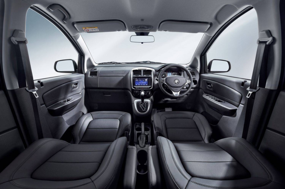 The semi-leatherette seats on the Premium model have been upgraded to full leatherette. — Picture via SoyaCincau