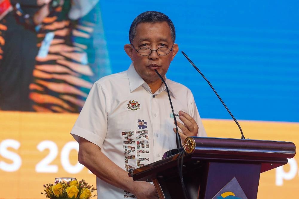 Attorney General Tan Sri Idrus Harun delivering his speech during the Keluarga Malaysia Symposium here at Putrajaya International Convention Centre, August 21, 2022. — Picture by Sayuti Zainudin