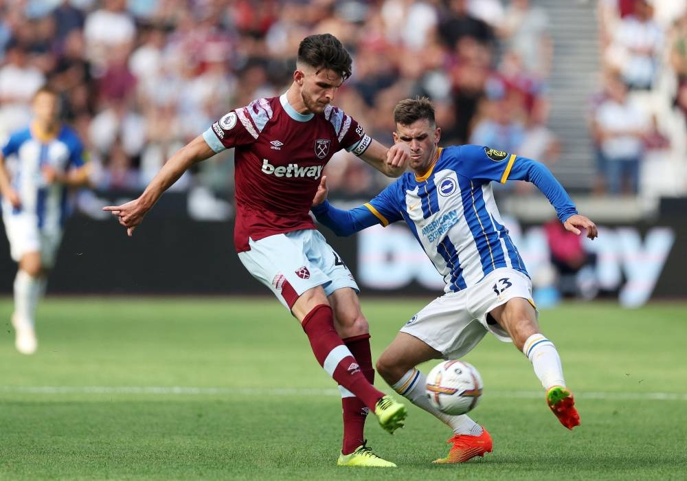 West Ham United's Declan Rice in action with Brighton & Hove Albion's Pascal Gross during the West Ham United v Brighton & Hove Albion at the London Stadium, London, Britain August 21, 2022 — Action Images via Reuters pic