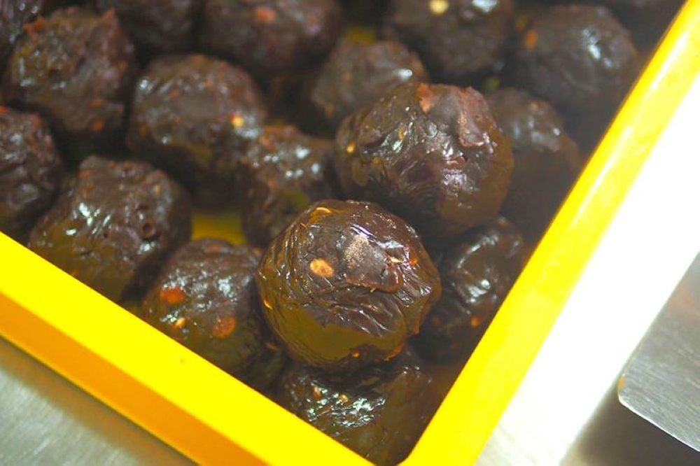 The balance of their fillings is achieved by combining less sweet handmade lotus paste and melted chocolate.