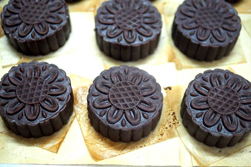Each chocolate mooncake is beautifully pressed out and ready to be baked.