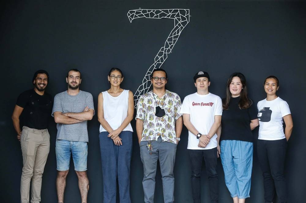The artists behind the Tu7oh exhibition. — Picture by Sayuti Zainudin