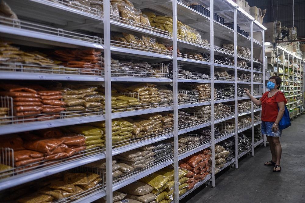 The MOH has introduced the Healthier Choices Logo in April 2017. It is a criteria-based front-of-pack scheme that aims to give point-of-sales information so that it is easier for consumers to make an informed decision. — Picture by Miera Zulyana