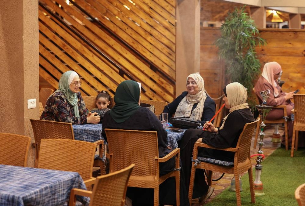 Gaza women seek outdoors escape on summer nights - Vimarsana News