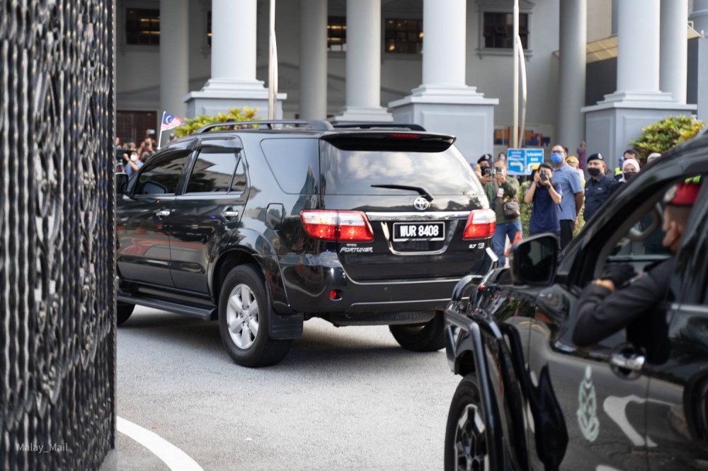 Datuk Seri Najib Razak arrives at the Kuala Lumpur High Court, August 25,2022 — Picture by Devan Manuel