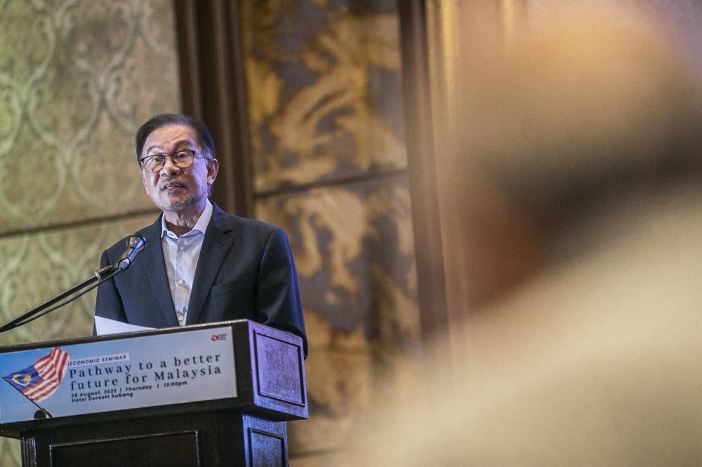 Datuk Seri Anwar Ibrahim delivers his keynote address during the ‘Pathway to a better future for Malaysia’ economic seminar organised at a hotel in Subang Jaya, August 25, 2022. — Picture by Hari Anggara