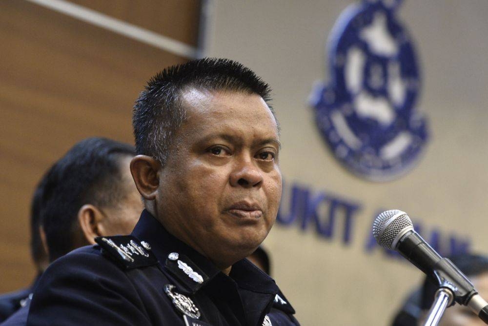 Johor police chief Datuk Kamarul Zaman Mamat said the suspects arrested in an operation dubbed ‘Operation Pekaka’ consisted of local men, aged 46 to 75. — Picture by Mukhriz Hazim