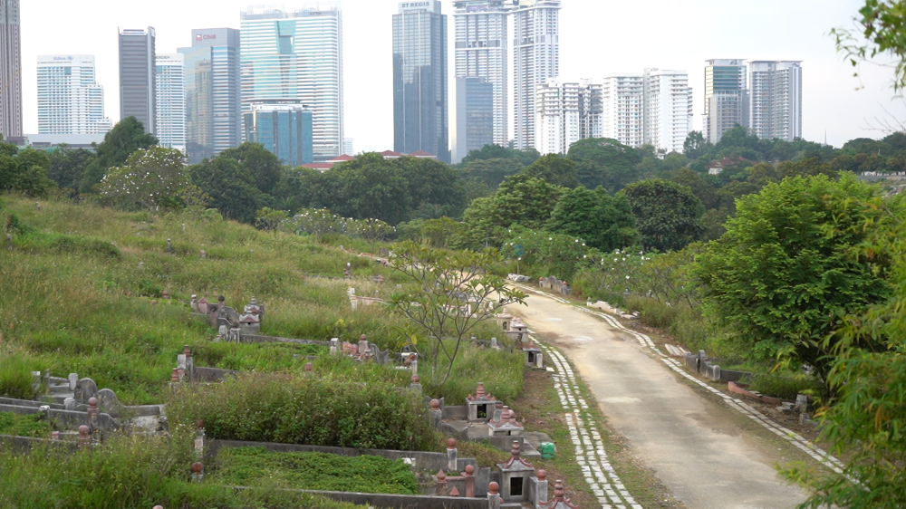 The century-old Kuala Lumpur Hokkien Cemetery spans over 57ha at Taman Seputeh. — Picture by Ahmad Zamzahuri