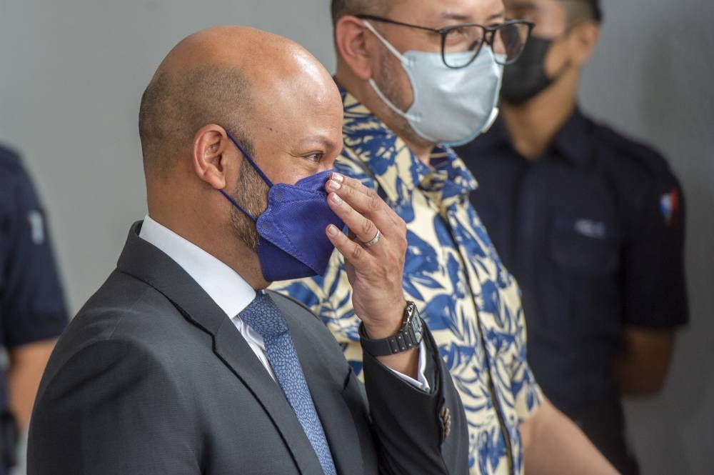 Former 1MDB chief executive Arul Kanda Kandasamy arrives at the Kuala Lumpur Court Complex August 26, 2022. — Picture by Shafwan Zaidon