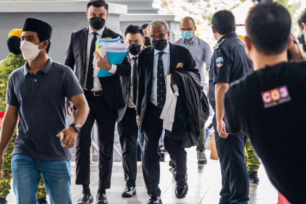 Lawyer Tan Sri Muhammad Shafee Abdullah is pictured the Kuala Lumpur Court Complex, in Kuala Lumpur, August 26, 2022. — Picture by Firdaus Latif 