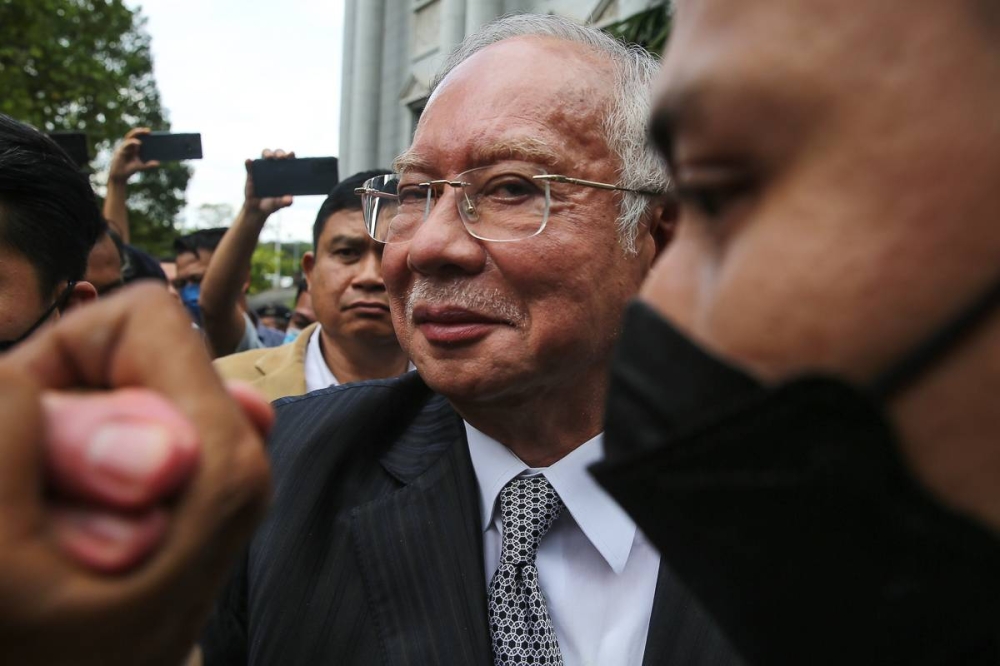 Former prime minister Datuk Seri Najib Razak has two options before him now, one of which is to file an application for the Federal Court to review its own decision. — Picture by Yusof Mat Isa