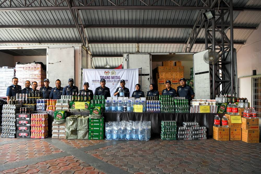 Johor customs director Sazali Mohamad (5th right) said the seizures were made in eight raids conducted between June 9 and August 2. — Bernama pic