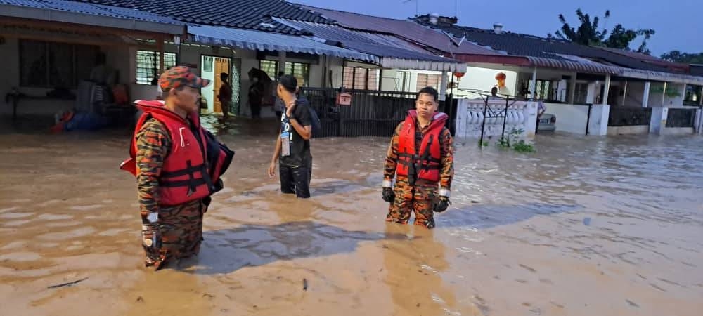 Ten flash flood victims in Taman Seri Kota residential area in Taiping were relocated to a nearby hall after their homes were affected by the fast-rising water level. — Picture courtesy of Fire and Rescue Department