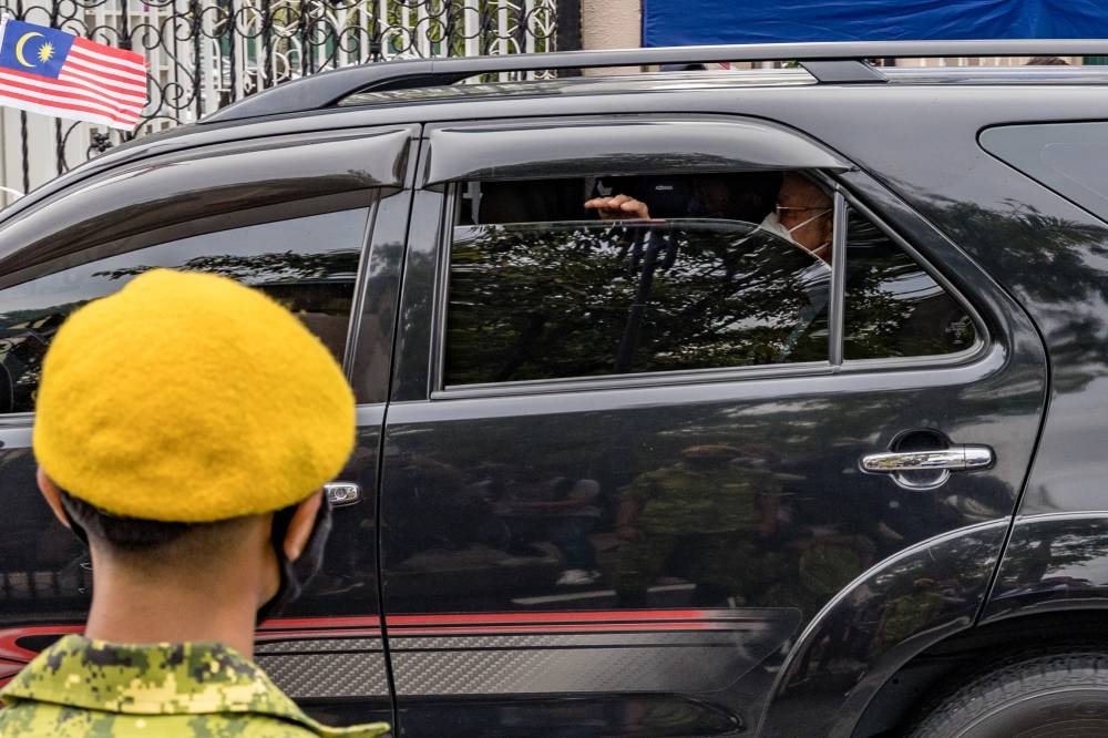 Jailed former prime minister Datuk Seri Najib Razak wave to his supporters as his leave the Kuala Lumpur Court Complex in Kuala Lumpur August 25, 2022. — Picture by Firdaus Latif