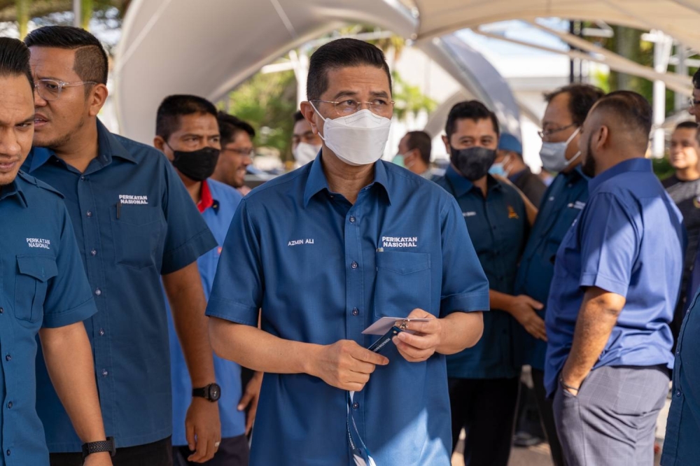Datuk Seri Mohamed Azmin Ali arrives at Malaysia Agro Exposition Park (MAEPS), Serdang for the Perikatan National Convention 2022 on August 27, 2022. — Picture by Devan Manuel