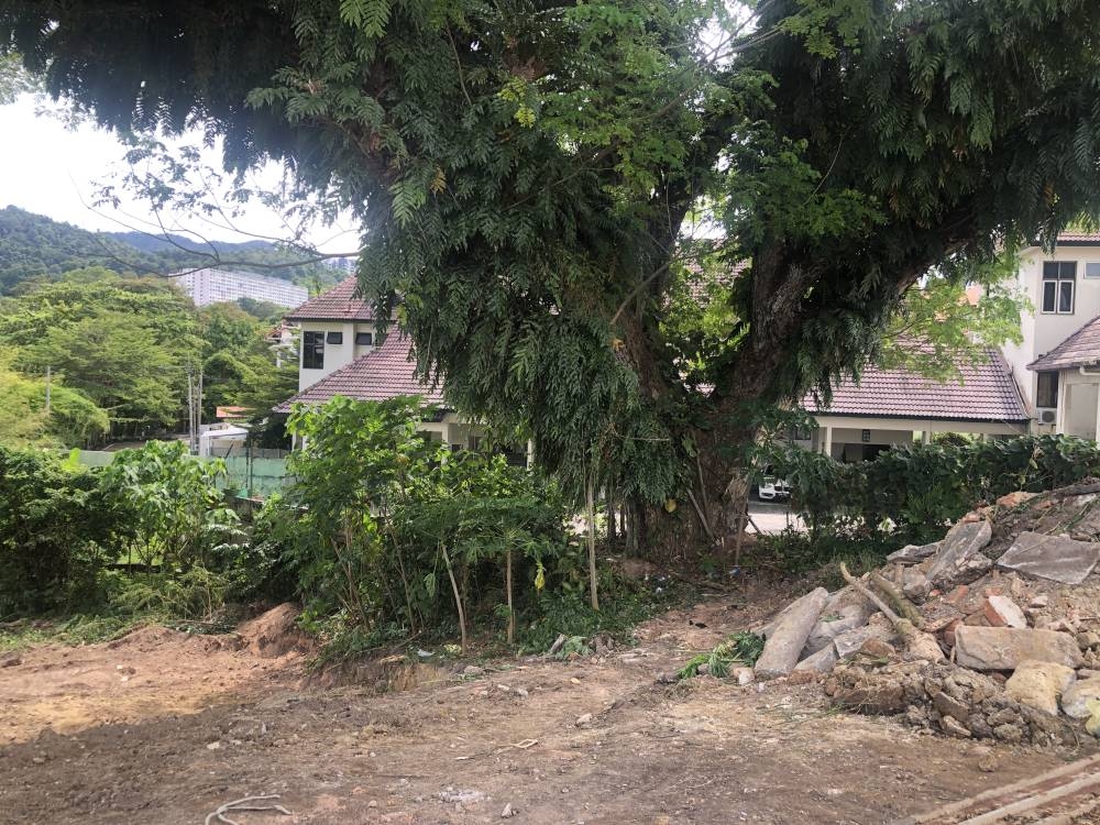 The site of Foo Teng Nyong’s 138-year-old tomb is seen following its exhumation and clearing. — Picture by Opalyn Mok