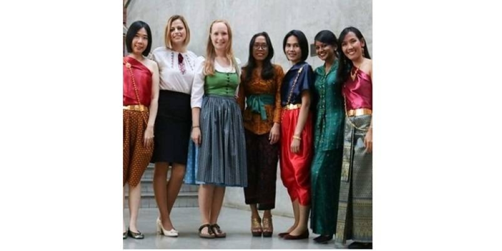 The author (second, right) dressed in 'baju kebaya' at Ohio University at one of the cultural nights.