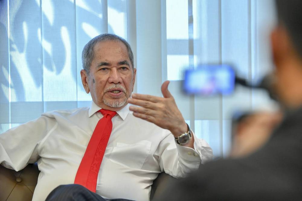 Minister in the Prime Minister’s Department (Parliament and Law) Datuk Seri Wan Junaidi Tuanku Jaafar said he had received the 500-page report from Special Task Force chairman Tan Sri Mohamed Apandi Ali. — Bernama pic