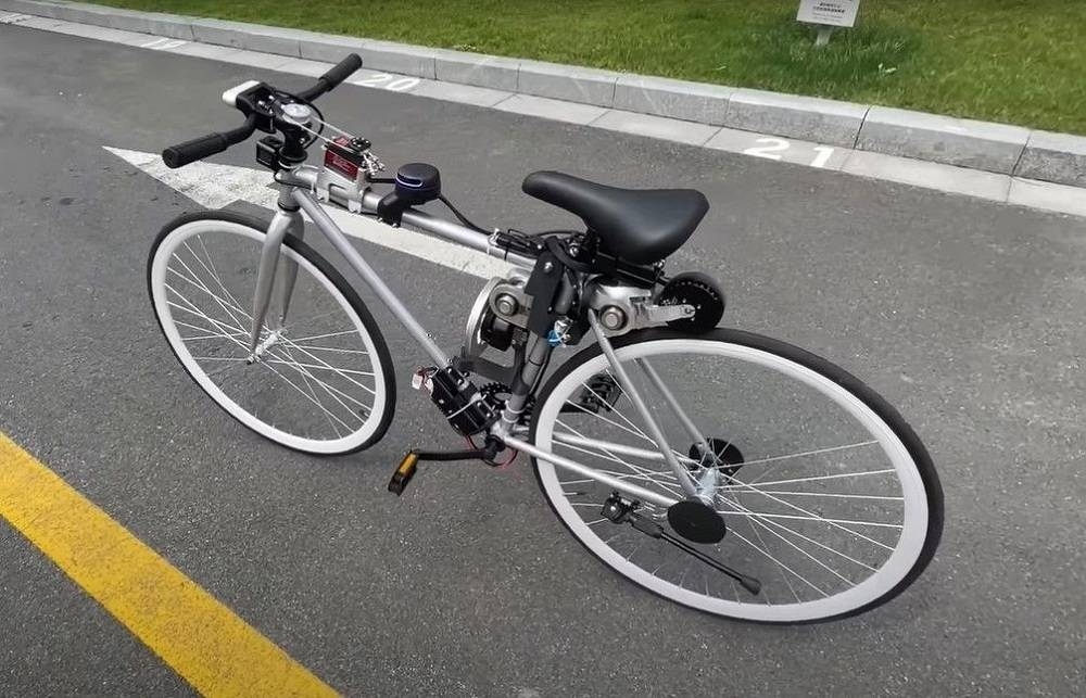 In his spare time, an engineer has developed a fully autonomous bicycle system. — Picture via YouTube/Peng-Zhihui 