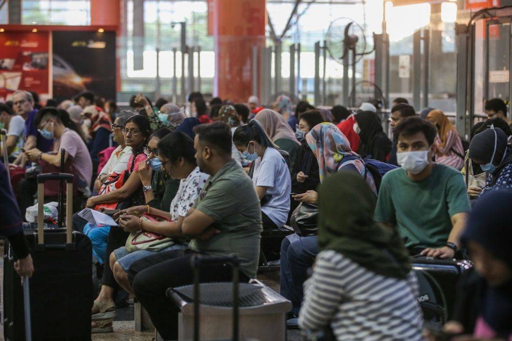 The association said the country’s Covid-19 situation was now stable, making it appropriate for Malaysia to discontinue its last remaining standard operating procedures to contain Covid-19 infections. — Picture by Hari Anggaraa