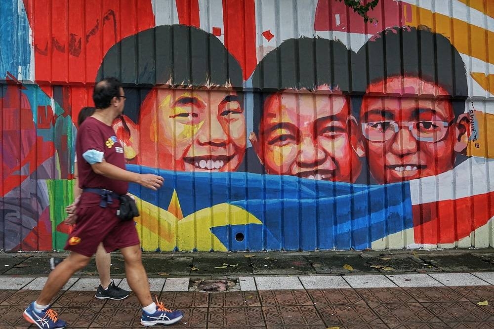 People walk past a mural on New Year's Day in Kuala Lumpur January 1, 2022. — Picture by Ahmad Zamzahuri