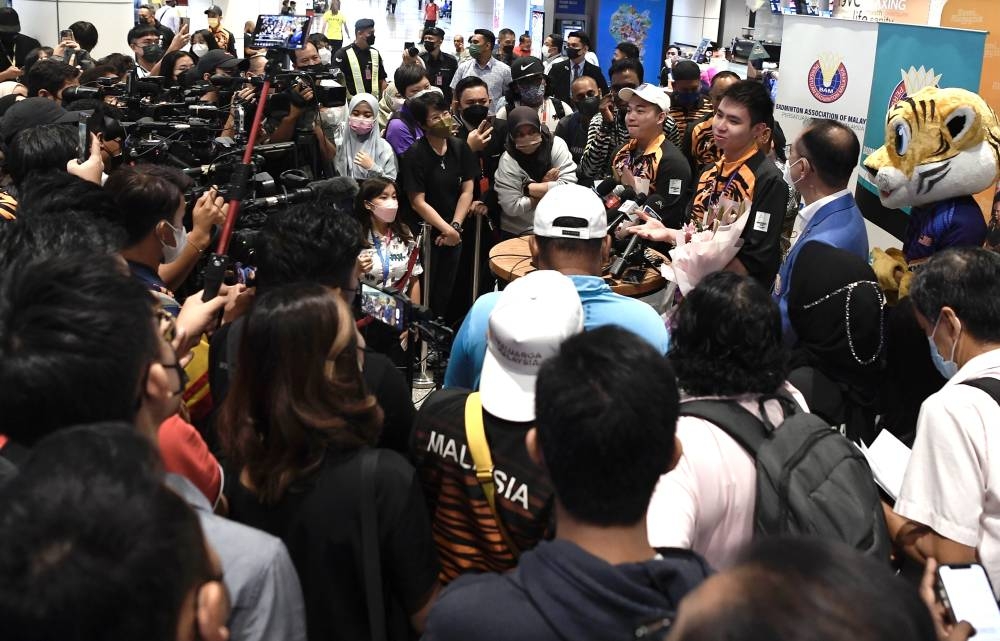 Aaron Chia and Soh Wooi Yik arrive to a heroes’ welcome at the Kuala Lumpur International Airport, September 1, 2022. — Bernama pic 