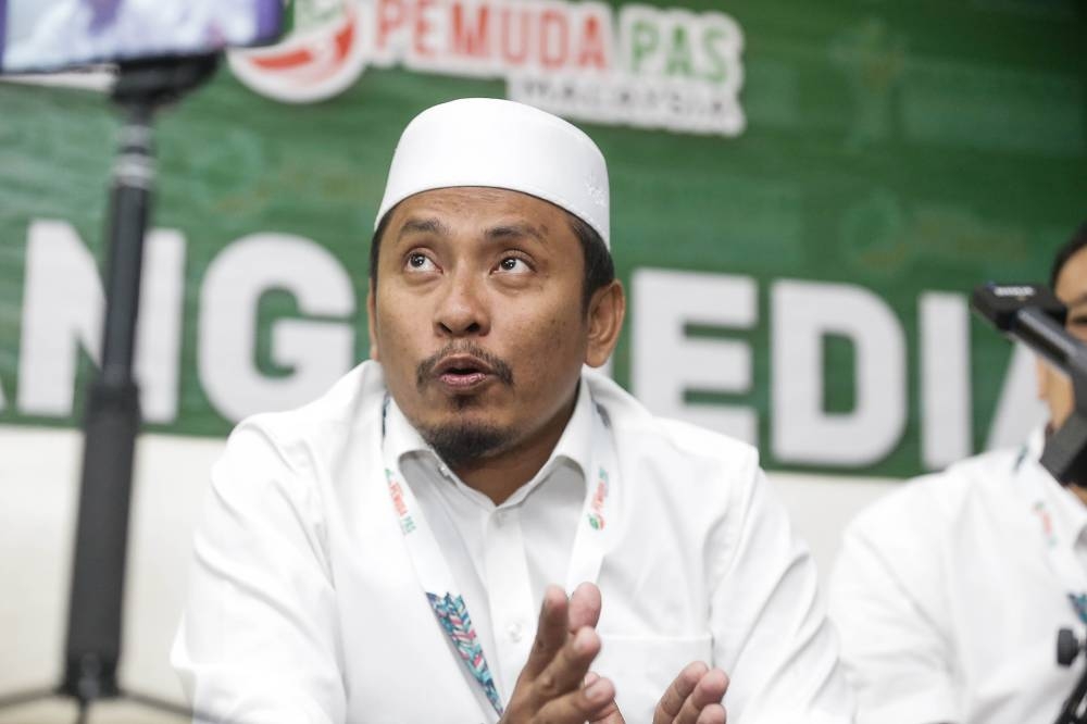 PAS Youth Chief Ahmad Fadhli Shaari speaks during a press conference at the Raia Hotel and Convention Centre, Alor Setar September 2, 2022. —  Picture by Sayuti Zainudin