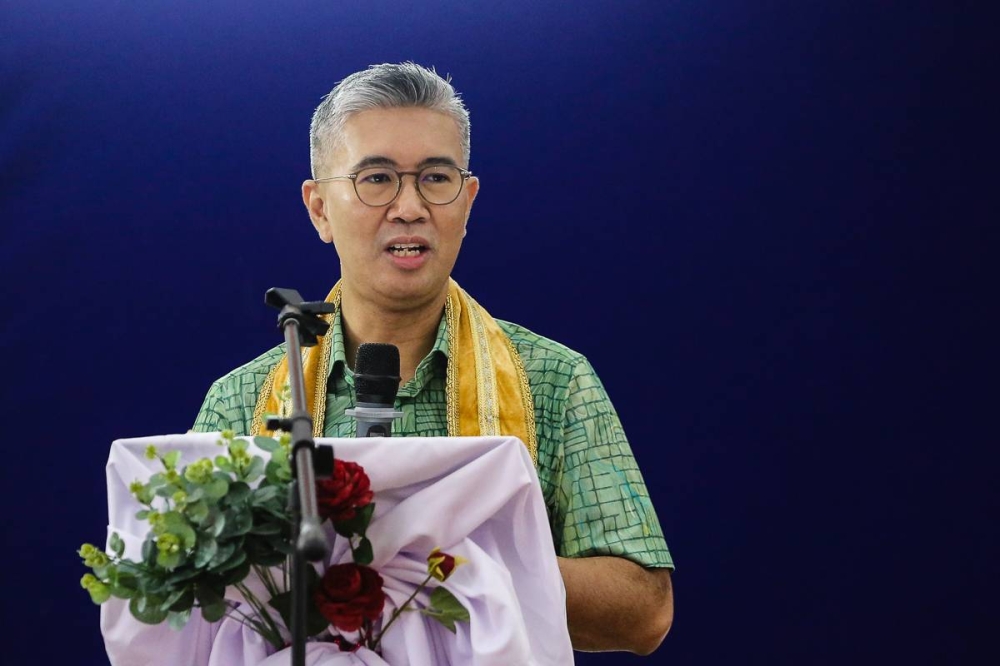 Finance Minister Datuk Seri Tengku Zafrul Abdul Aziz delivers his speech during the Kuala Selangor Residents Association Health Screening Programme at the Dewan MDKS Bandar Baru in Kuala Selangor August 14, 2022. — Picture by Yusof Mat Isa