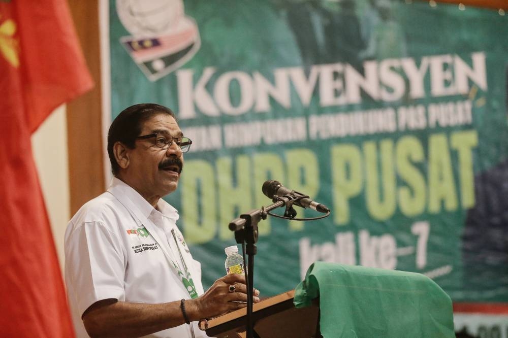 DHPP Chief N. Balasubramaniam delivers his speech during the PAS Supporter Congress here at Ghandhi Hall, Sungai Petani September 2, 2022. — Picture by Sayuti Zainudin