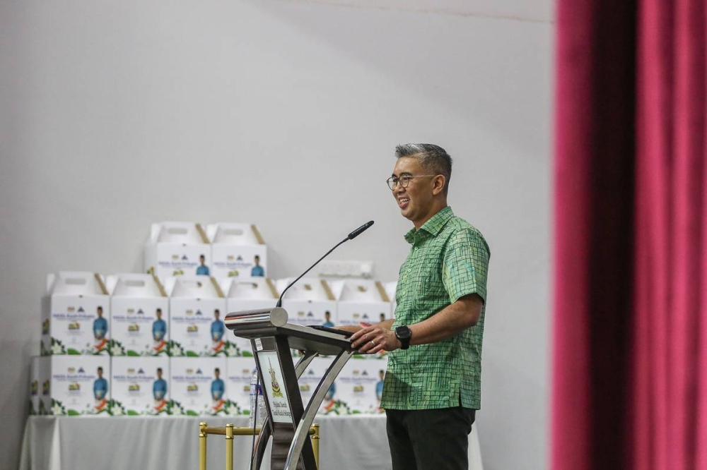 Finance Minister Datuk Seri Tengku Zafrul Abdul Aziz speaks during the LHDNM corporate social responsibility (CSR) programmes at Dewan Dato Penggawa Permatang in Kuala Selangor August 14, 2022. — Picture by Yusof Mat Isa