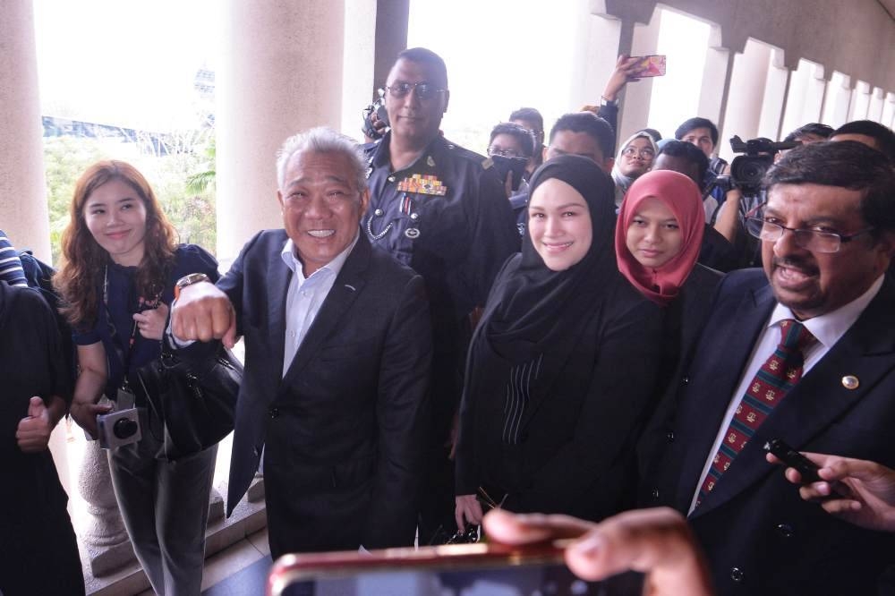 Umno MP Datuk Seri Bung Moktar Radin (left) and wife Datin Seri Zizie Izette A. Samad leave the KL Courts Complex after their hearing, May 3, 2019. — Picture by Shafwan Zaidon