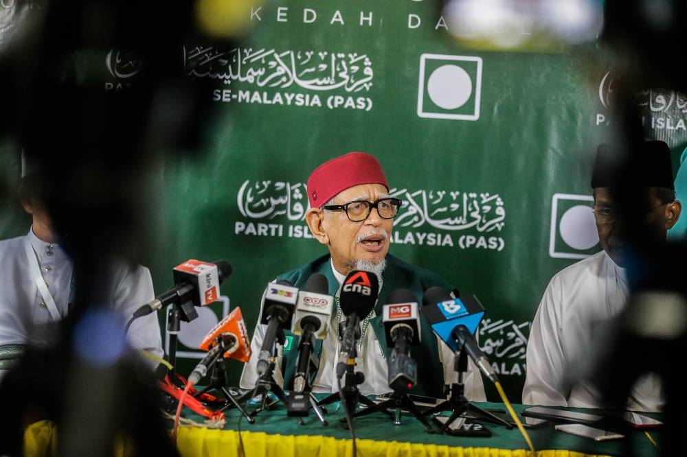 PAS president Tan Sri Abdul Hadi Awang insisted that the grassroots members of both his Islamist party and Umno were still holding talks on how they could co-operate for the 15th general election. ― Picture by Sayuti Zainudin