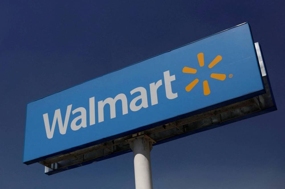 Pilot threatens to crash small plane into Mississippi Walmart. — Reuters pic