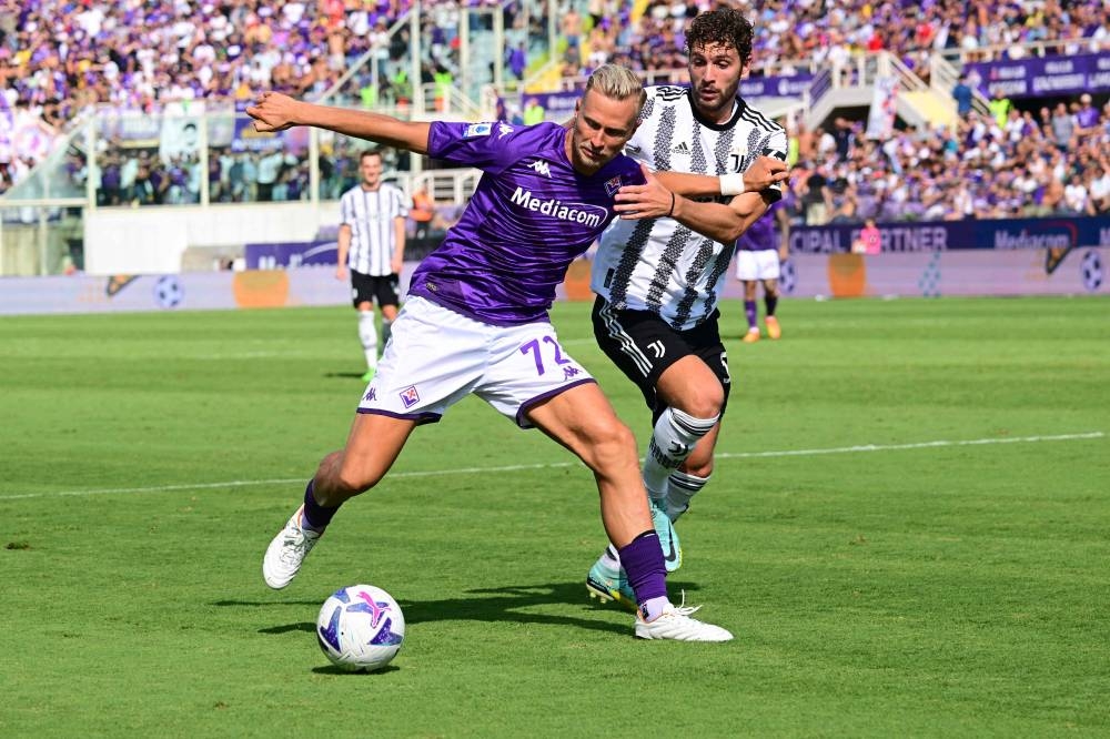 Juventus’ Italian midfielder Manuel Locatelli (right) holds back Fiorentina’s Czech midfielder Antonin Barak during the Italian Serie A football match between Fiorentina and Juventus on September 3, 2022 at the Artemio-Franchi stadium in Florence. — AFP pic