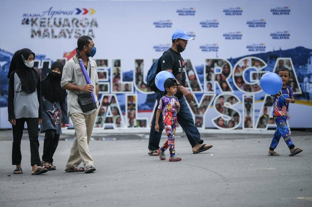 Visitors are seen attending the Kedah Malaysian Family Aspiration tour at Stadium Darul Aman, Alor Setar September 2, 2022. — Bernama pic