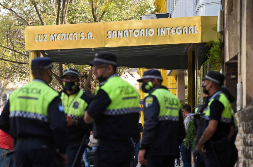 This picture released by Telam shows police officers standing at the entrance of the Luz Medica hospital, where nine people infected with bilateral pneumonia of unknown origin have been treated, in Tucuman, Argentina, on September 1, 2022. — AFP / Telam / Diego Araoz pic