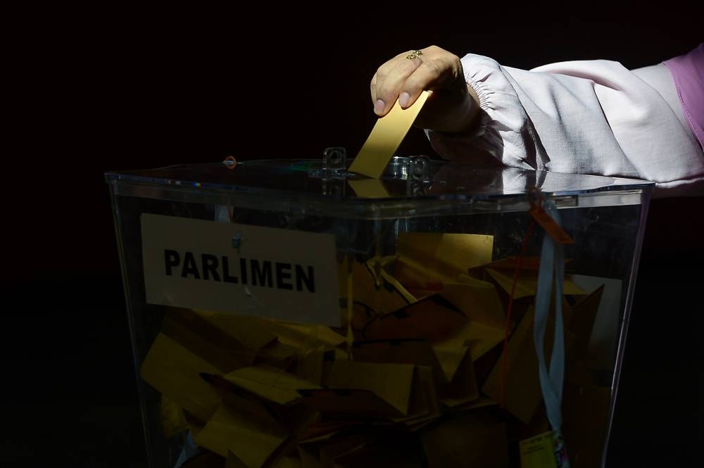 As the nation is looking at another potentially intensively fought GE15, all eligible voters in Malaysia must know how to register themselves, tally the address of their voting booths and make sure there that is no margin of error. — Picture by Mukhriz Hazim