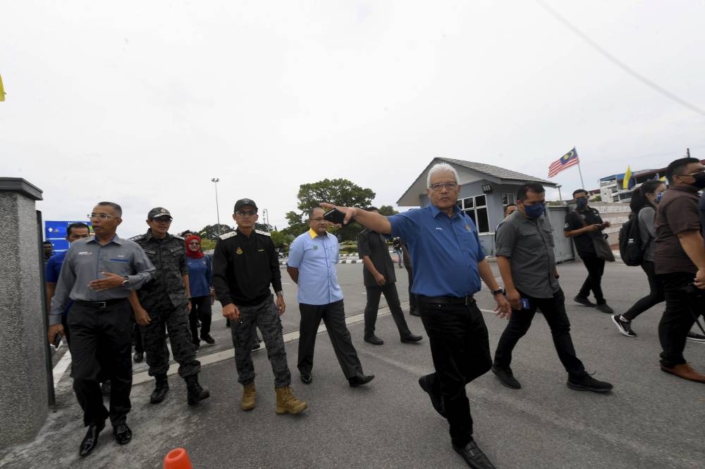 Home Minister Datuk Seri Hamzah Zainudin at the Immigration, Customs, Quarantine and Security Complex in Padang Besar, September 5, 2022. — Bernama pic 