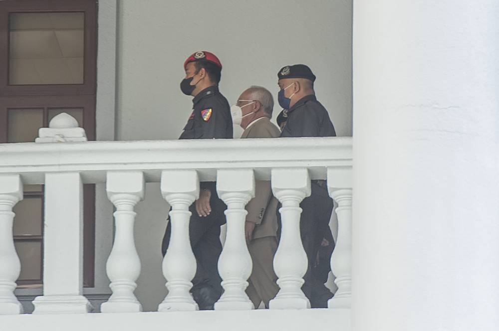 Former prime minister Datuk Seri Najib Razak arrives at Kuala Lumpur High Court, September 6, 2022. — Picture by Shafwan Zaidon