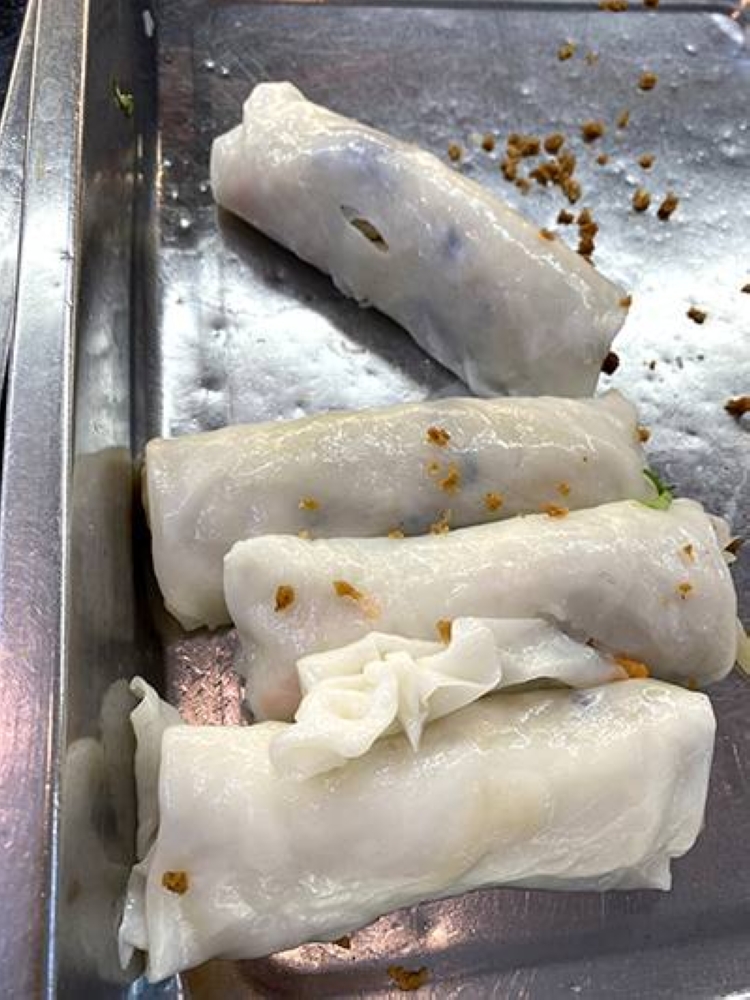 You can also grab these rolls made with steamed rice flour sheets.