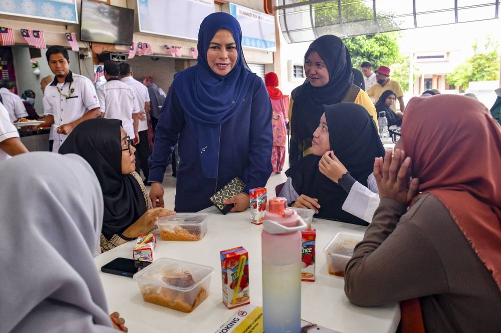 Higher Education Minister Datuk Seri Noraini Ahmad (centre) speaks to students during a visit to Besut Polytechnic, near Bukit Keluang in Besut September 8, 2022. — Bernama pic