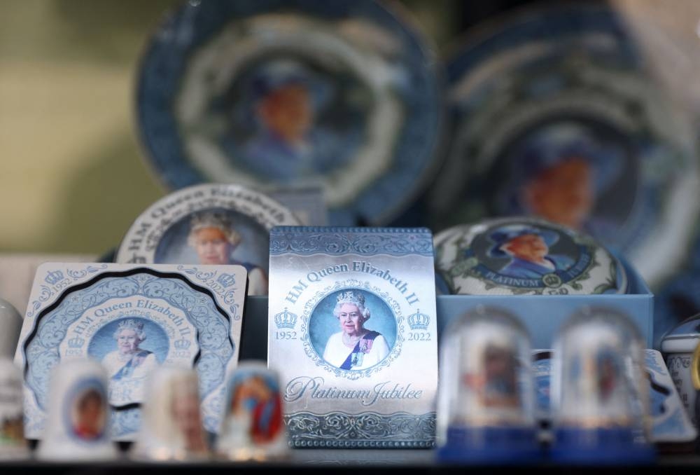 UK business mourns queen as souvenir sales boom Trendradars Malaysia