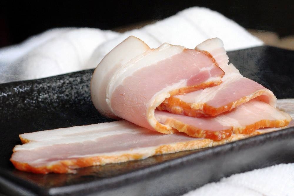 Whilst pancetta is unsmoked, you can replace it here with smoked bacon too.