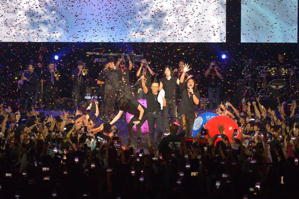 One for the album for Dewa 19 with fans at their 30th anniversary concert at Axiata Arena, Bukit Jalil. -- Picture by Shafwan Zaidon