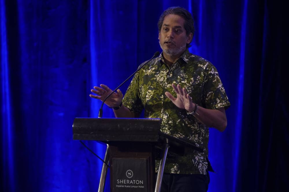 Khairy Jamaluddin at the launch of the Clinical Practice Guidelines on the Management of Dementia (3rd Edition) & Management of Schizophrenia (2nd Edition) in Kuala Lumpur. — Bernama pic
