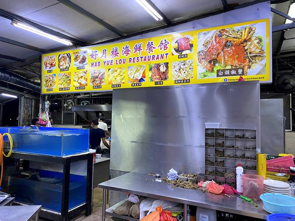 The kitchen of the 'dai chow' is hidden at the back and starts business after the stalls have closed for the day.