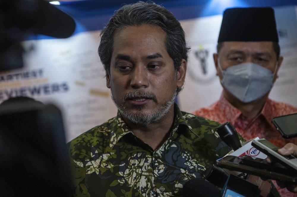 Health Minister Khairy Jamaluddin says that all prisoners including Datuk Seri Najib Razak are given the best medical treatment possible. ― Bernama pic