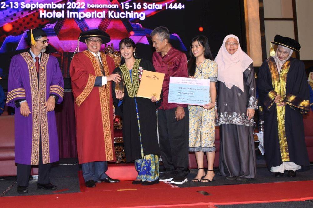 Sonia Tay Yee receives the best student award from Premier Tan Sri Abang Johari Openg  at Politeknik Kuching Sarawak September 13, 2022. — Picture courtesy of the Information Department